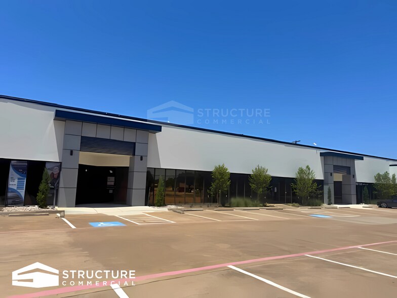 3209 Premier Dr, Plano, TX à louer - Photo de l’immeuble – Image 3 sur 5