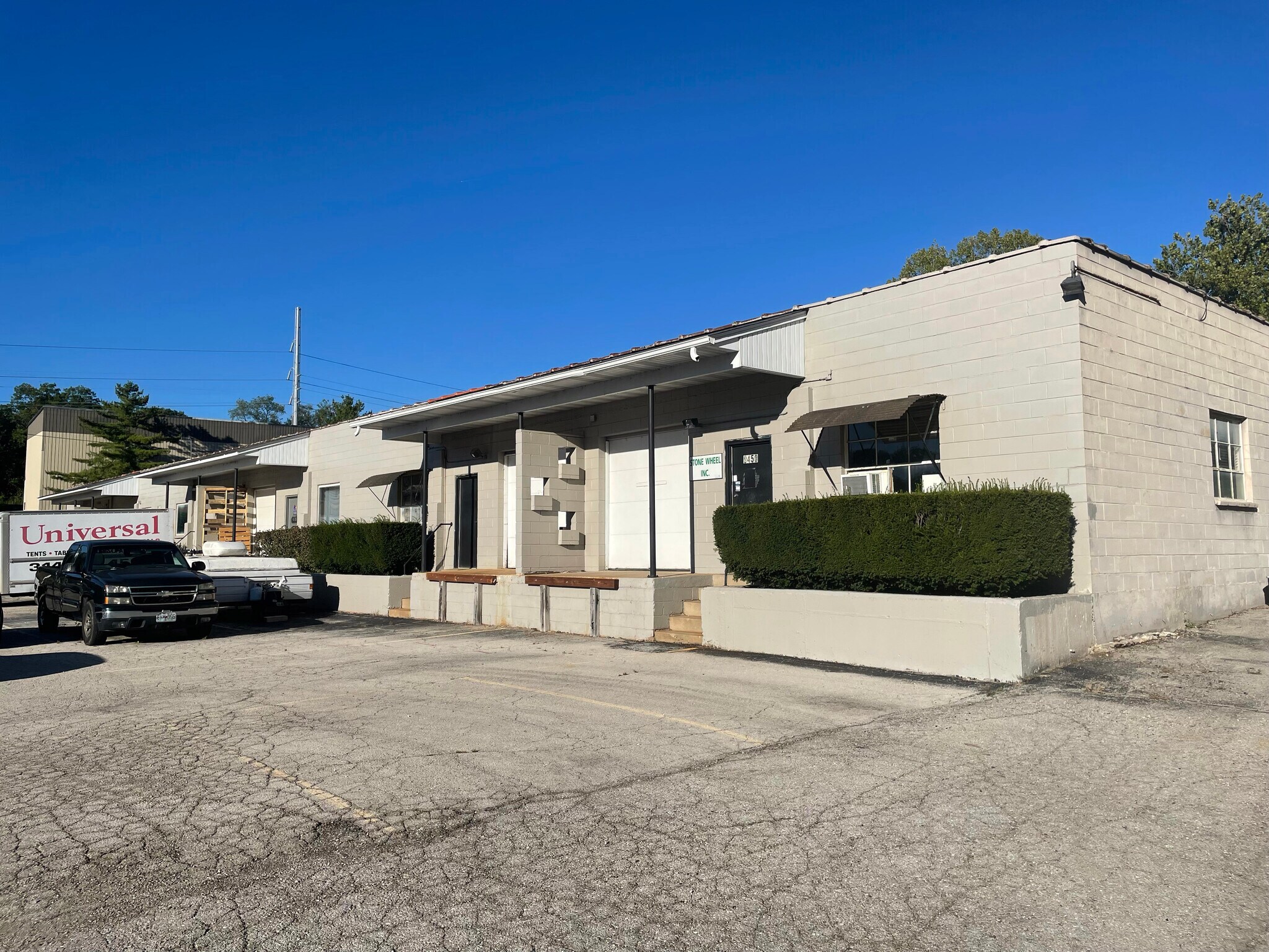 9410-9450 Watson Industrial Park Dr, Crestwood, MO à louer Photo principale– Image 1 sur 6