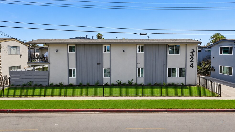 324 Leatrice Ln, Anaheim, CA à vendre - Photo de l’immeuble – Image 2 sur 11
