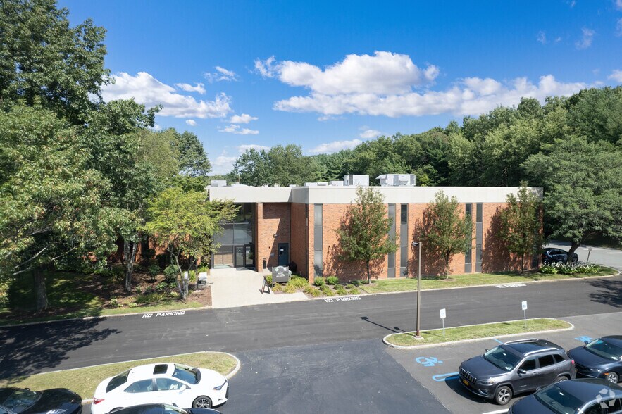 16 Corporate Woods Blvd, Albany, NY à louer - Photo principale – Image 1 sur 7