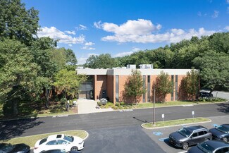 Plus de détails pour 16 Corporate Woods Blvd, Albany, NY - Bureau à louer