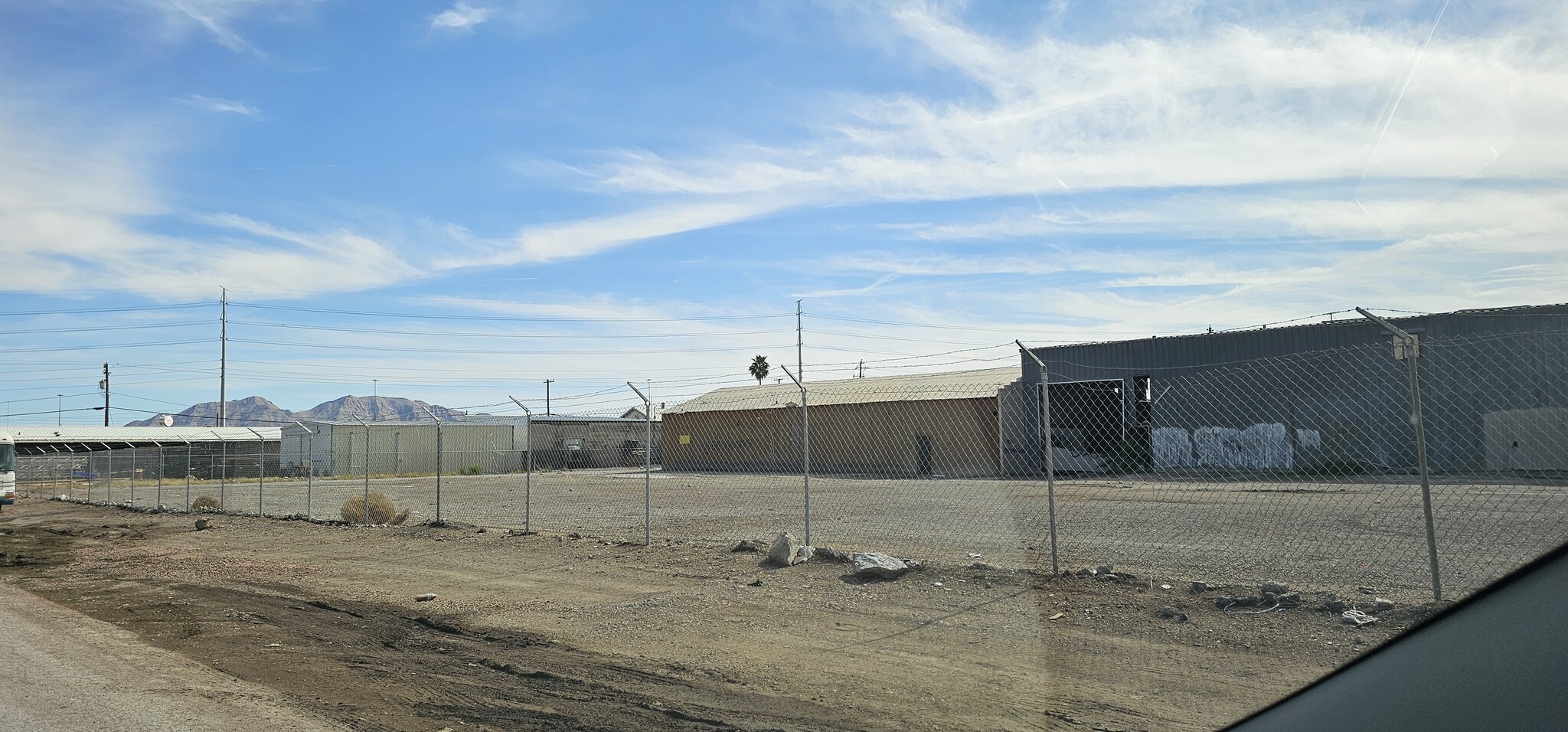 1151 E Delhi Ave, North Las Vegas, NV à louer Photo de l’immeuble– Image 1 sur 3