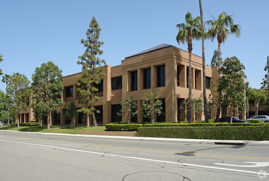 2031 Orchard Ave, Newport Beach, CA à vendre - Photo de l’immeuble – Image 2 sur 2