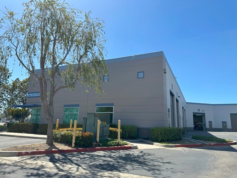 1601 Ives Ave, Oxnard, CA à vendre - Photo de l’immeuble – Image 3 sur 21