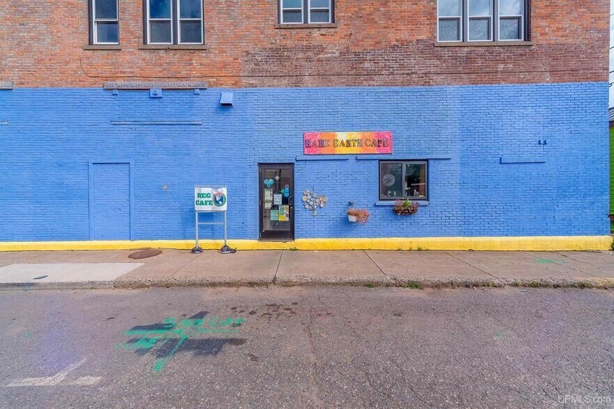 200-206 E Division St, Ishpeming, MI à vendre - Photo de l’immeuble – Image 2 sur 16