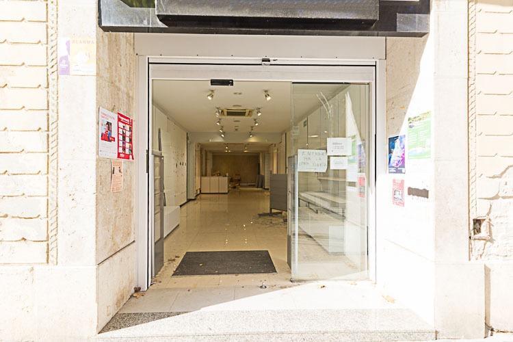 Local commercial dans Vilanova i la Geltrú, Barcelona à louer Photo de l’immeuble– Image 1 sur 6