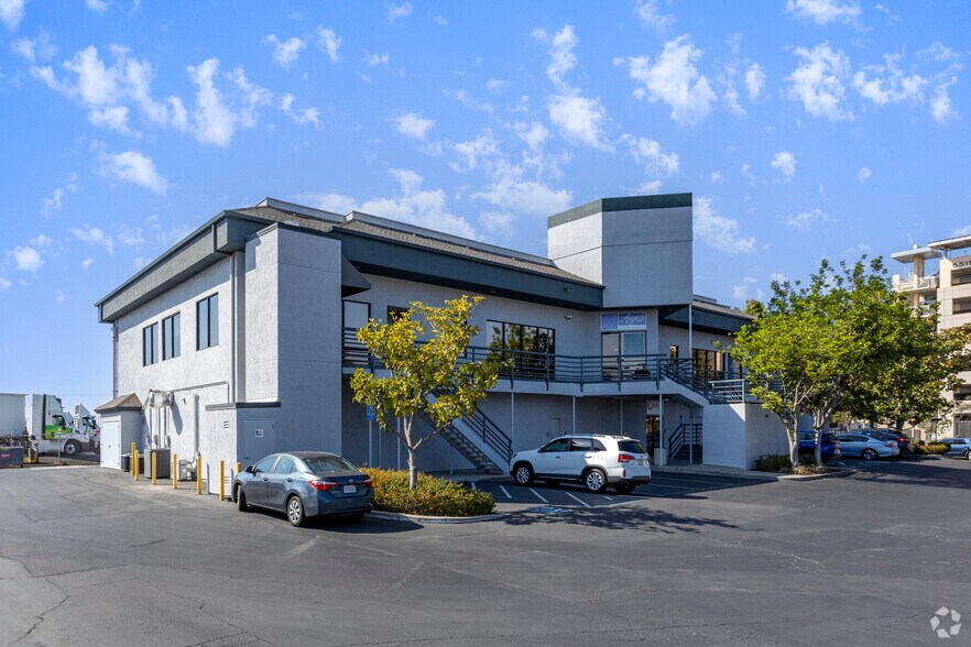 9295 Farnham St, San Diego, CA à louer - Photo principale – Image 1 sur 4