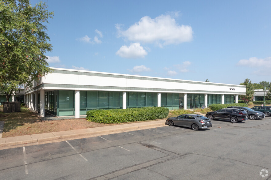 4510 Daly Dr, Chantilly, VA à louer - Photo de l’immeuble – Image 2 sur 3