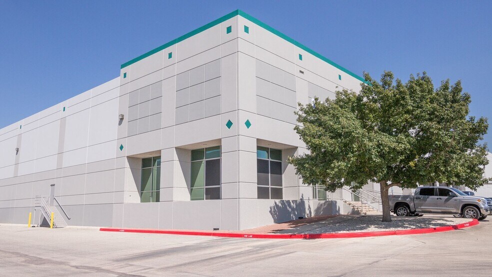 4940 Eisenhauer Rd, San Antonio, TX à louer - Photo de l’immeuble – Image 2 sur 5