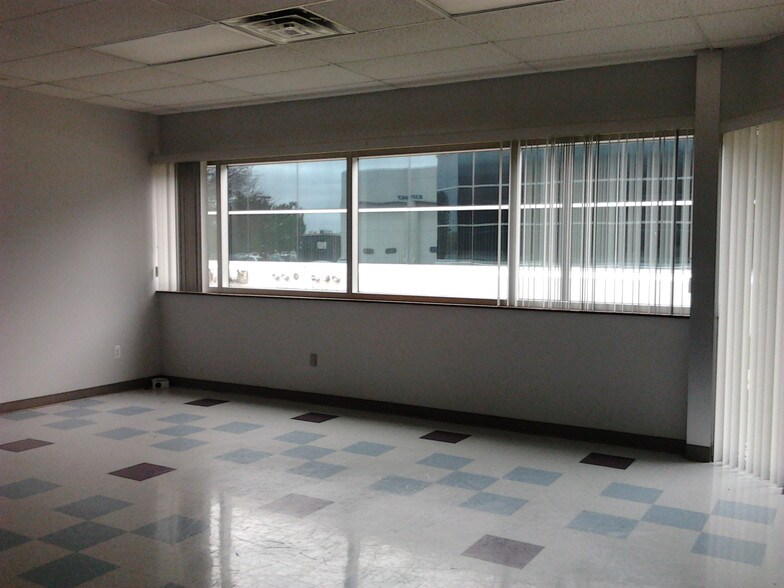 5401 Gateway Ctr, Flint, MI à louer - Autre – Image 3 sur 6