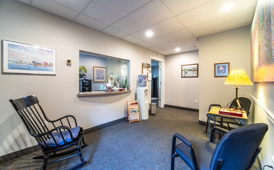 943 North Rd, Groton, CT à vendre - Photo intérieure – Image 3 sur 12