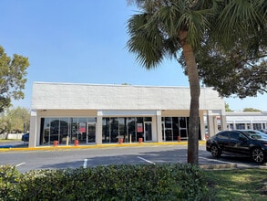 7118-7170 N Nob Hill Rd, Tamarac, FL à louer Photo de l’immeuble– Image 1 sur 13