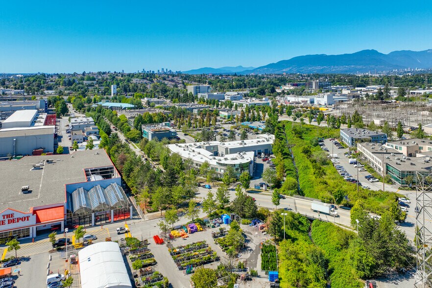 3989 Henning Dr, Burnaby, BC à louer - Aérien – Image 2 sur 8