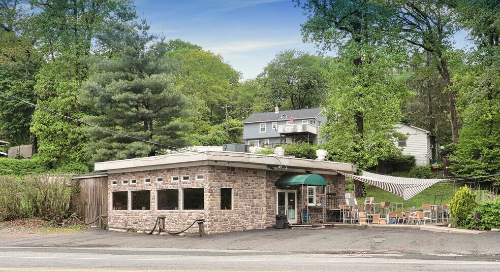120 Brady Rd, Lake Hopatcong, NJ à vendre - Photo de l’immeuble – Image 1 sur 25