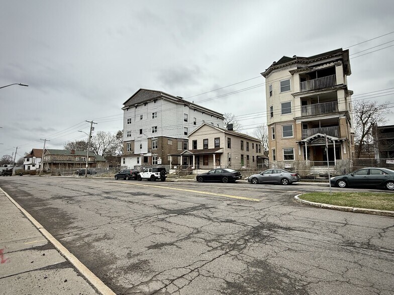 100 Henry St, Binghamton, NY à vendre - Photo principale – Image 1 sur 38