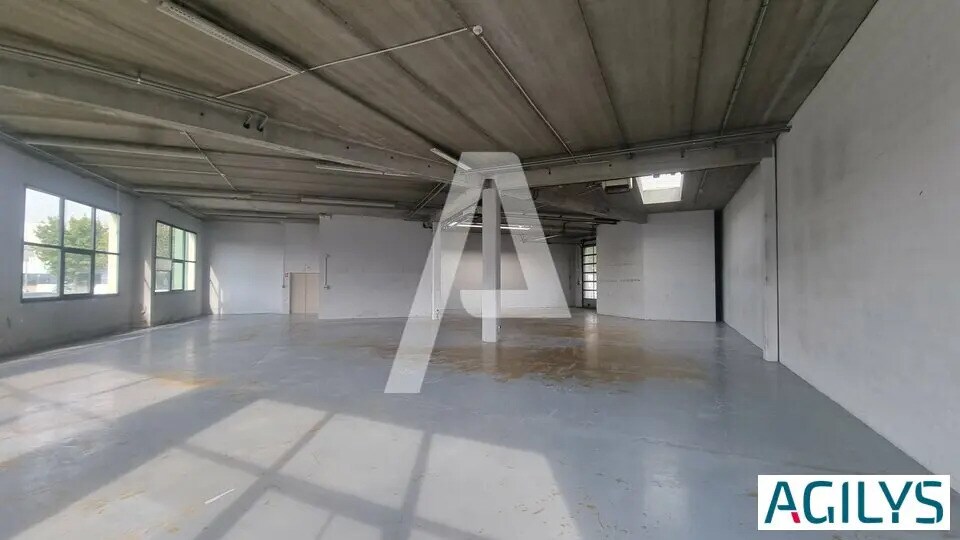 Local d’activités dans Villejust à louer Photo intérieure– Image 1 sur 7