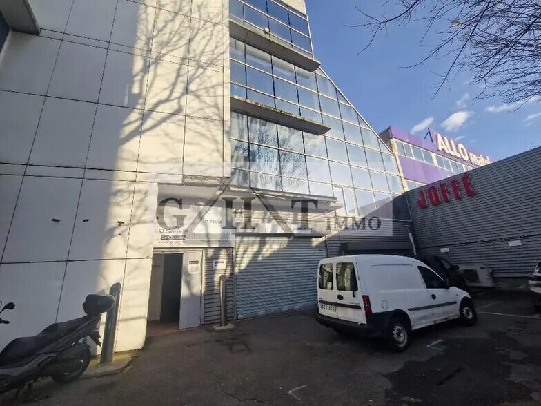 Industriel/Logistique dans Saint-Denis à louer - Photo de l’immeuble – Image 2 sur 11