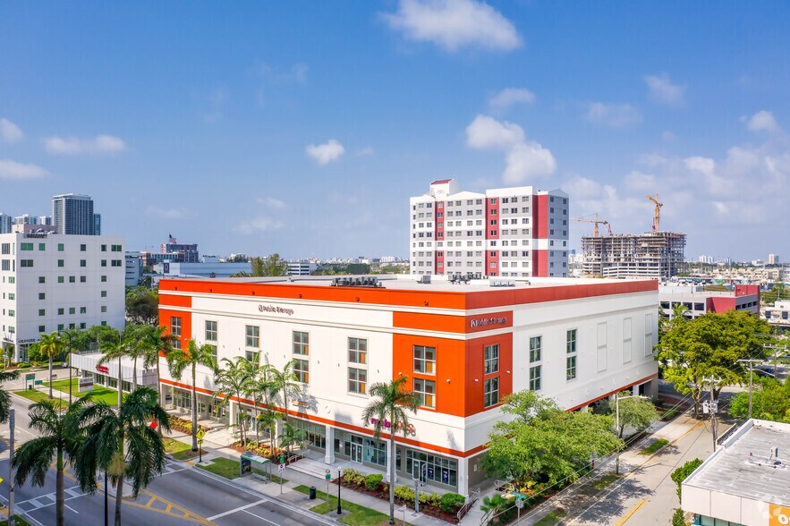 2336 Biscayne Blvd, Miami, FL à louer - Photo de l’immeuble – Image 2 sur 3