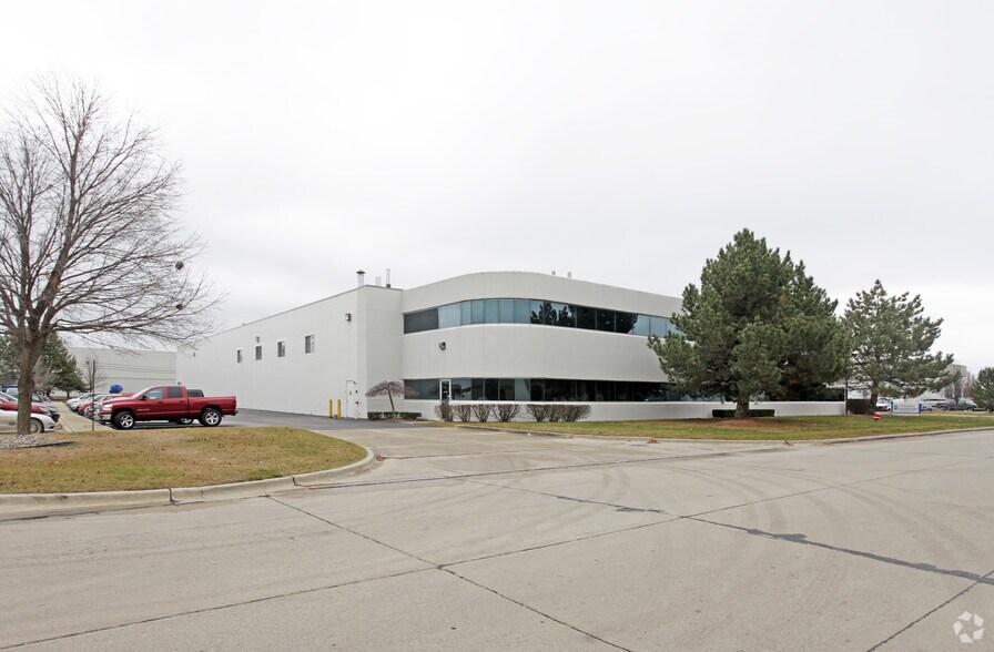 51180 Celeste Dr, Shelby Township, MI à louer - Photo de l’immeuble – Image 2 sur 6