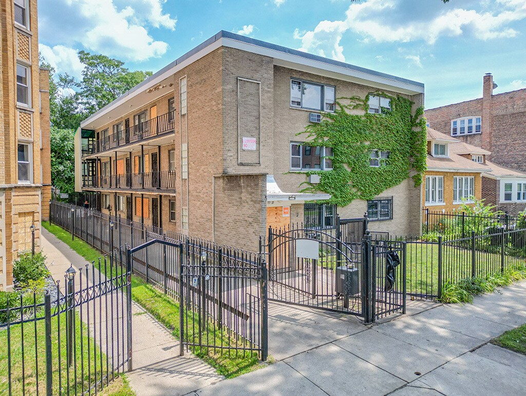 7727 S Colfax Ave, Chicago, IL à vendre Photo principale– Image 1 sur 6