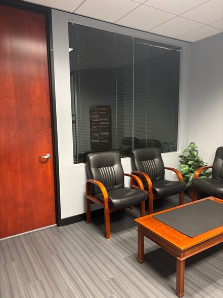 8310 S Valley Hwy, Englewood, CO à louer - Hall d’entrée – Image 3 sur 14