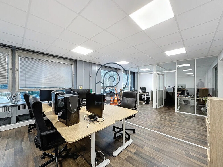 Bureau dans Croix à vendre - Photo de l’immeuble – Image 2 sur 12