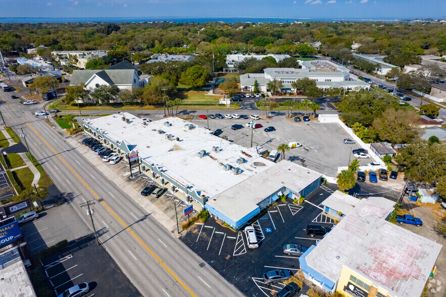 4245 Henderson Blvd, Tampa, FL à louer - Photo de l’immeuble – Image 3 sur 9
