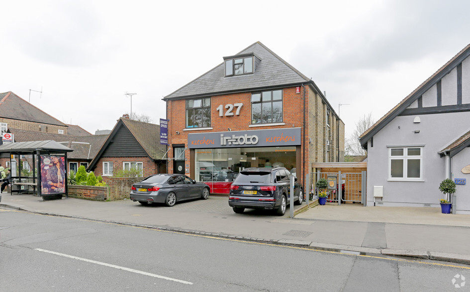 127 High Rd, Loughton à louer - Photo de l’immeuble – Image 2 sur 2
