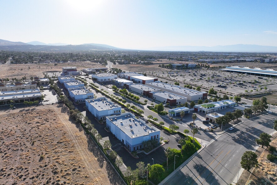 514 Commerce Ave, Palmdale, CA à vendre - Photo de l’immeuble – Image 3 sur 70