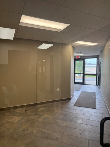 1500 N Casaloma Dr, Appleton, WI à louer - Photo de l’immeuble – Image 3 sur 10