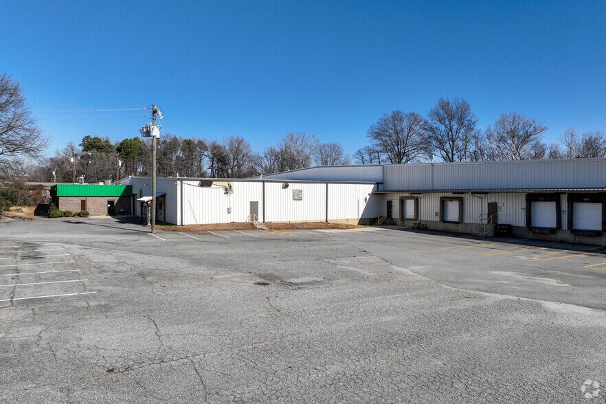 501 W Camel St, Greensboro, NC à louer - Photo principale – Image 1 sur 7