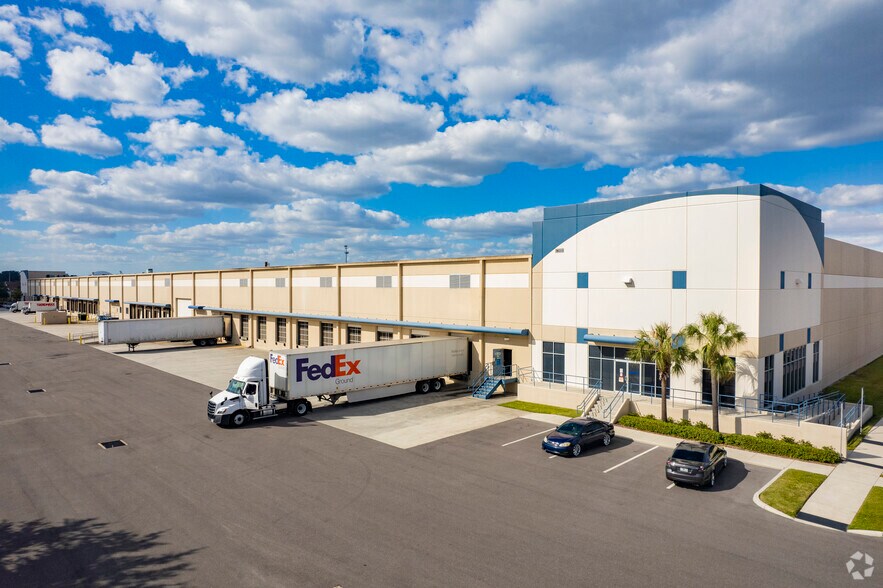 4531-4561 Madison Industrial Ln, Tampa, FL à louer - Photo de l’immeuble – Image 2 sur 10