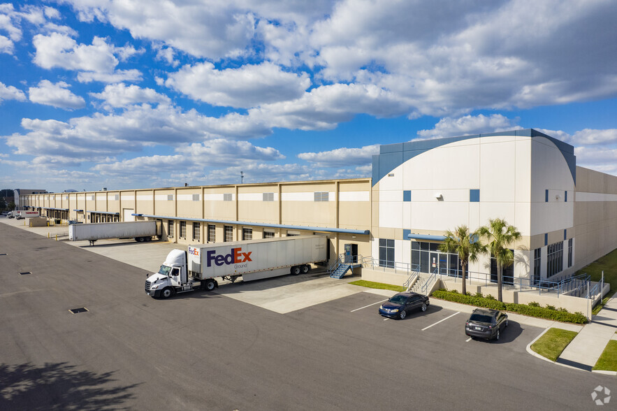 4531-4561 Madison Industrial Ln, Tampa, FL à louer - Photo principale – Image 1 sur 9