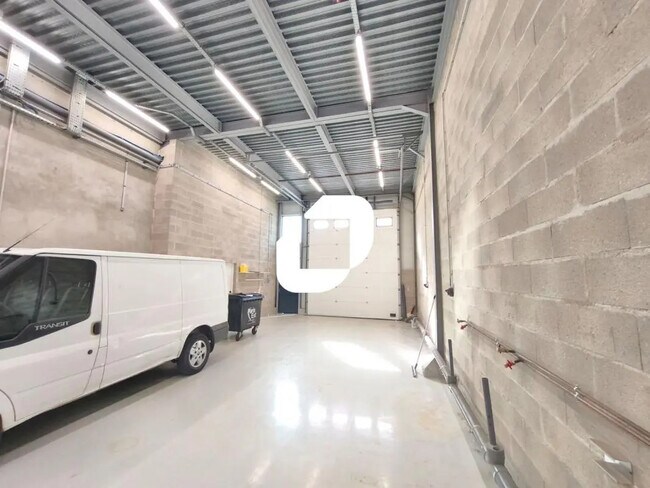 Plus de détails pour Bureau, Local d'activités à louer