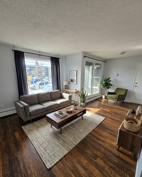 4503 73rd St NW, Calgary, AB à vendre - Photo de l’immeuble – Image 3 sur 13