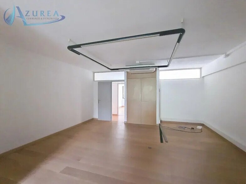 Bureau dans Saint-Laurent-du-Var à louer - Photo de l’immeuble – Image 3 sur 7