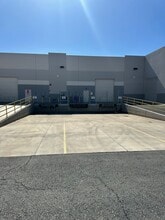 8932 W Cactus Rd, Peoria, AZ à louer Photo de l’immeuble– Image 2 sur 2