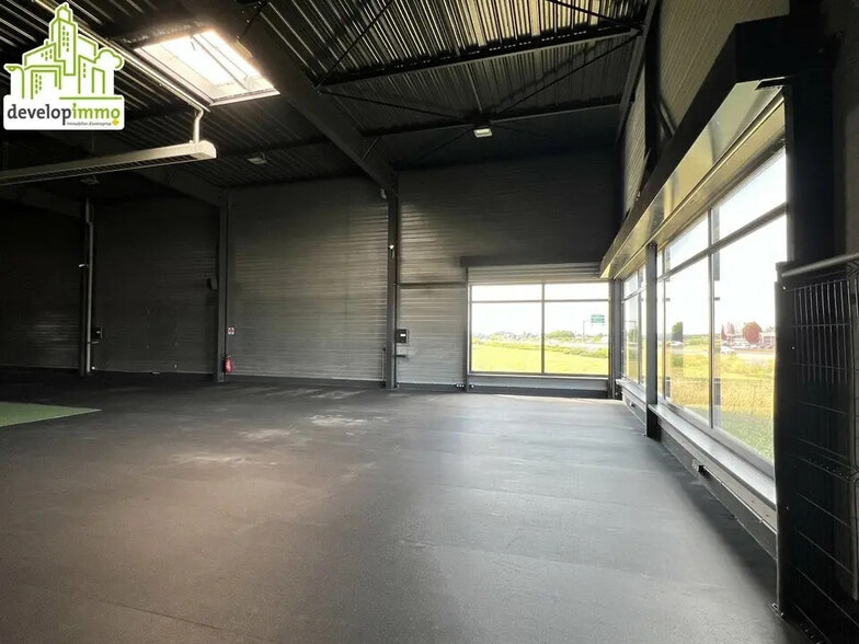 Local d'activités dans Ifs à vendre - Photo de l’immeuble – Image 2 sur 13
