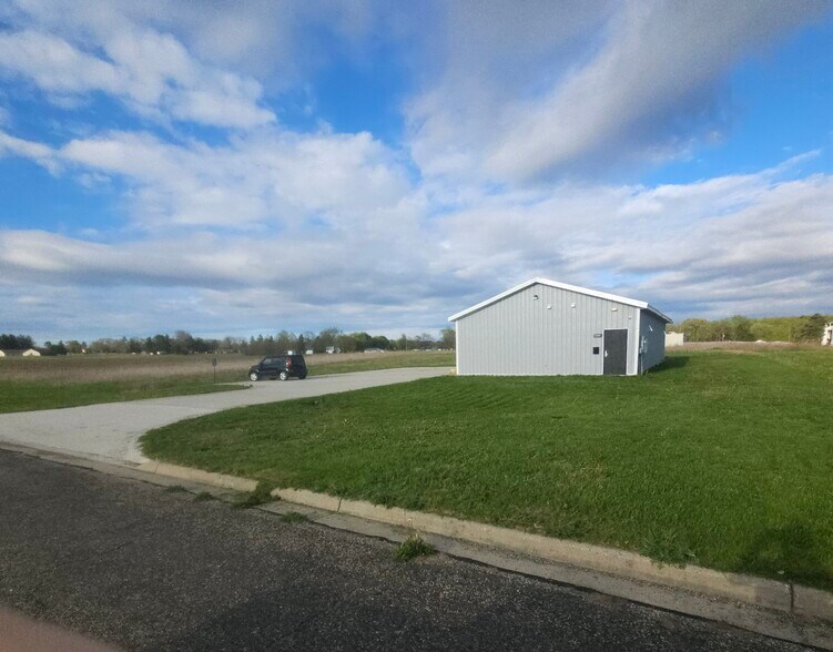 1305 Kitson St, Sturgis, MI à vendre - Photo de l’immeuble – Image 2 sur 11