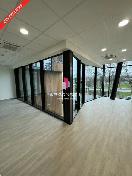 Bureau dans Le Port-Marly à louer - Photo de l’immeuble – Image 1 sur 10