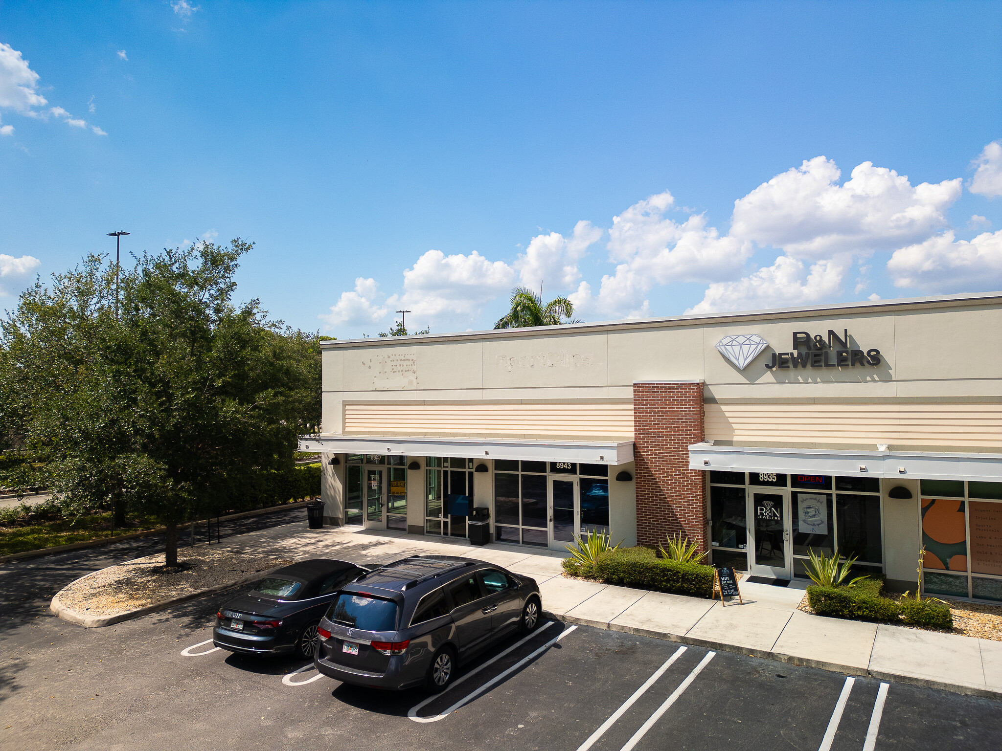 8931-8947 W Atlantic Blvd, Coral Springs, FL à louer Photo principale– Image 1 sur 22