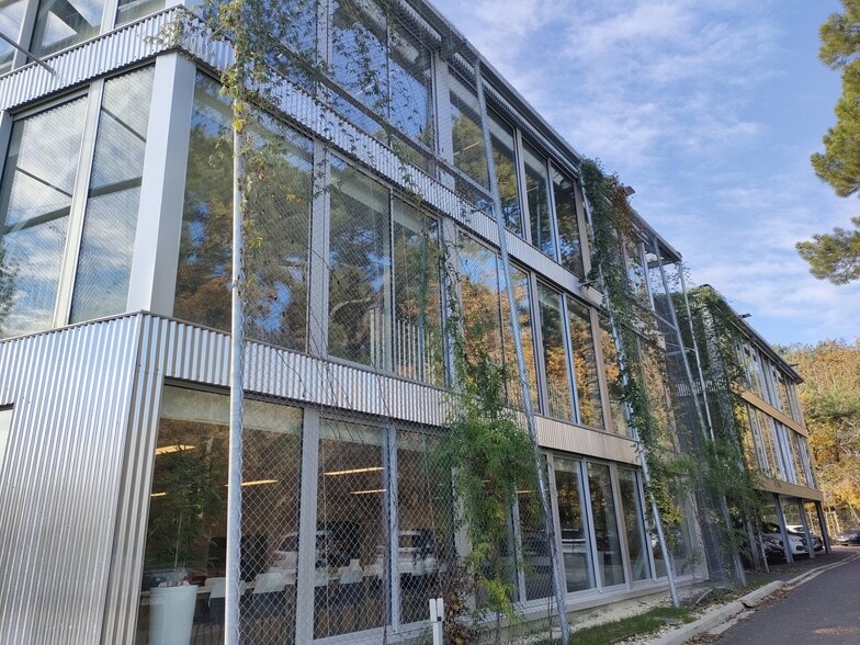 111 Avenue Jean Mermoz, Eysines à louer - Photo de l’immeuble – Image 1 sur 4