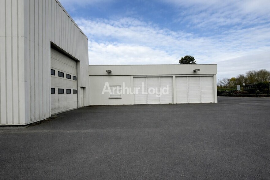 Local d'activités dans Cormontreuil à vendre - Photo de l’immeuble – Image 2 sur 13