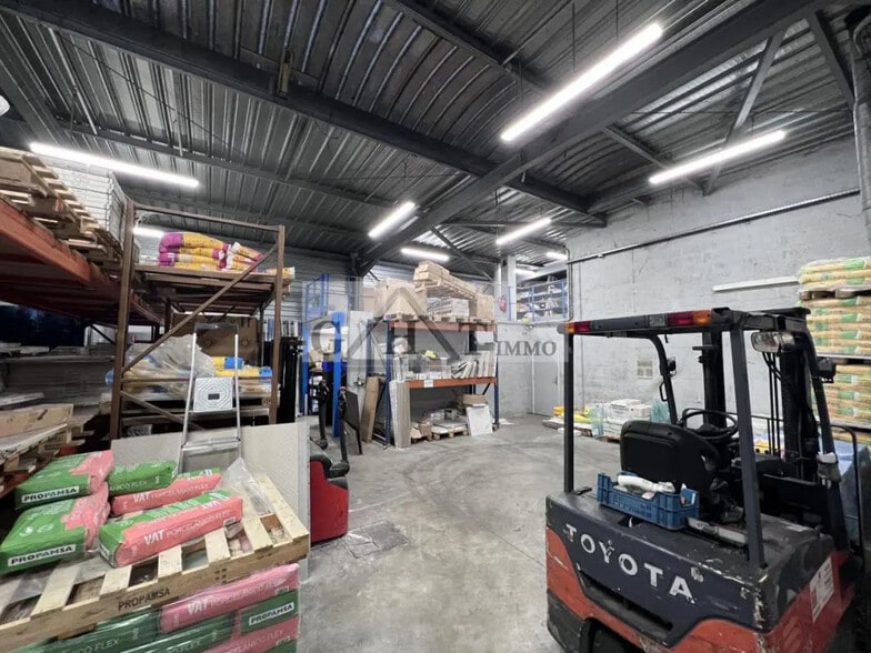 Local d’activités dans Le Thillay à louer - Photo intérieure – Image 1 sur 2