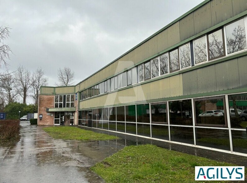 Local d’activités dans Saint-Thibault-des-Vignes à louer - Photo de l’immeuble – Image 3 sur 7
