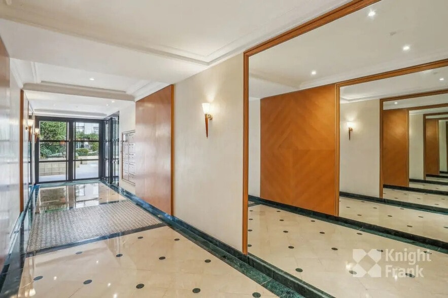 105 Rue Saint-Dominique, Paris à louer - Photo de l’immeuble – Image 1 sur 13