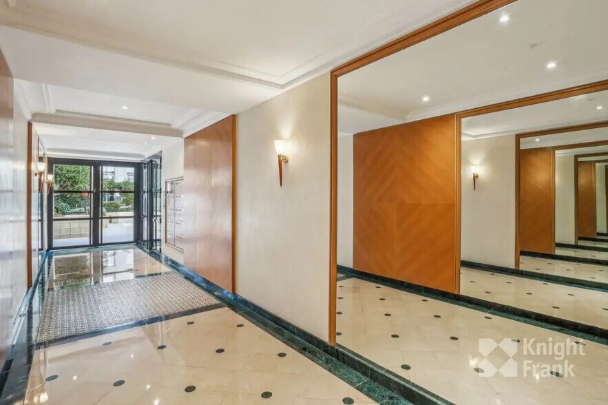 105 Rue Saint-Dominique, Paris à louer - Photo de l’immeuble – Image 2 sur 9