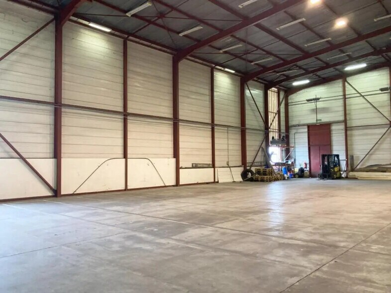 Local d’activités dans Issoudun à louer - Photo intérieure – Image 3 sur 18