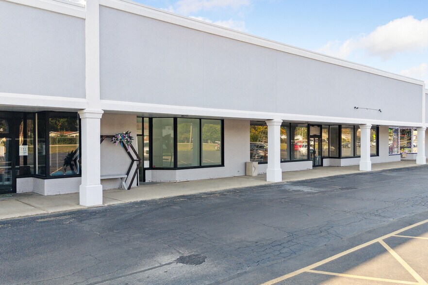 120-150 May Mart Dr, Rochelle, IL à louer - Photo de l’immeuble – Image 2 sur 22