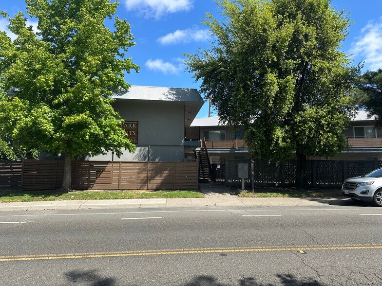 1143 43rd Ave, Sacramento, CA à vendre - Photo de l’immeuble – Image 3 sur 32
